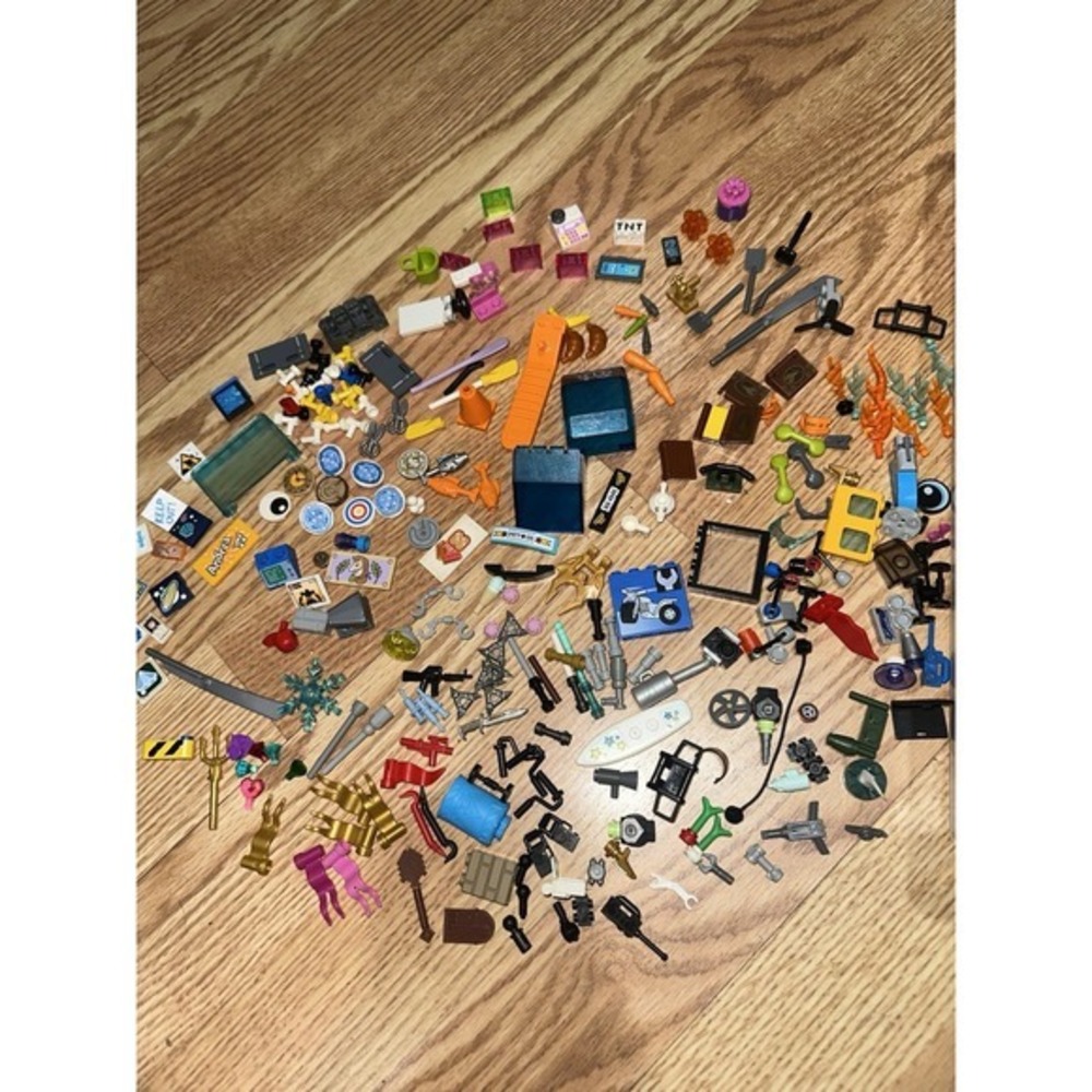 Lego Minifigures, Accessories, Weapons, Tools, Star wars, ETC READ - Picture 3 of 9